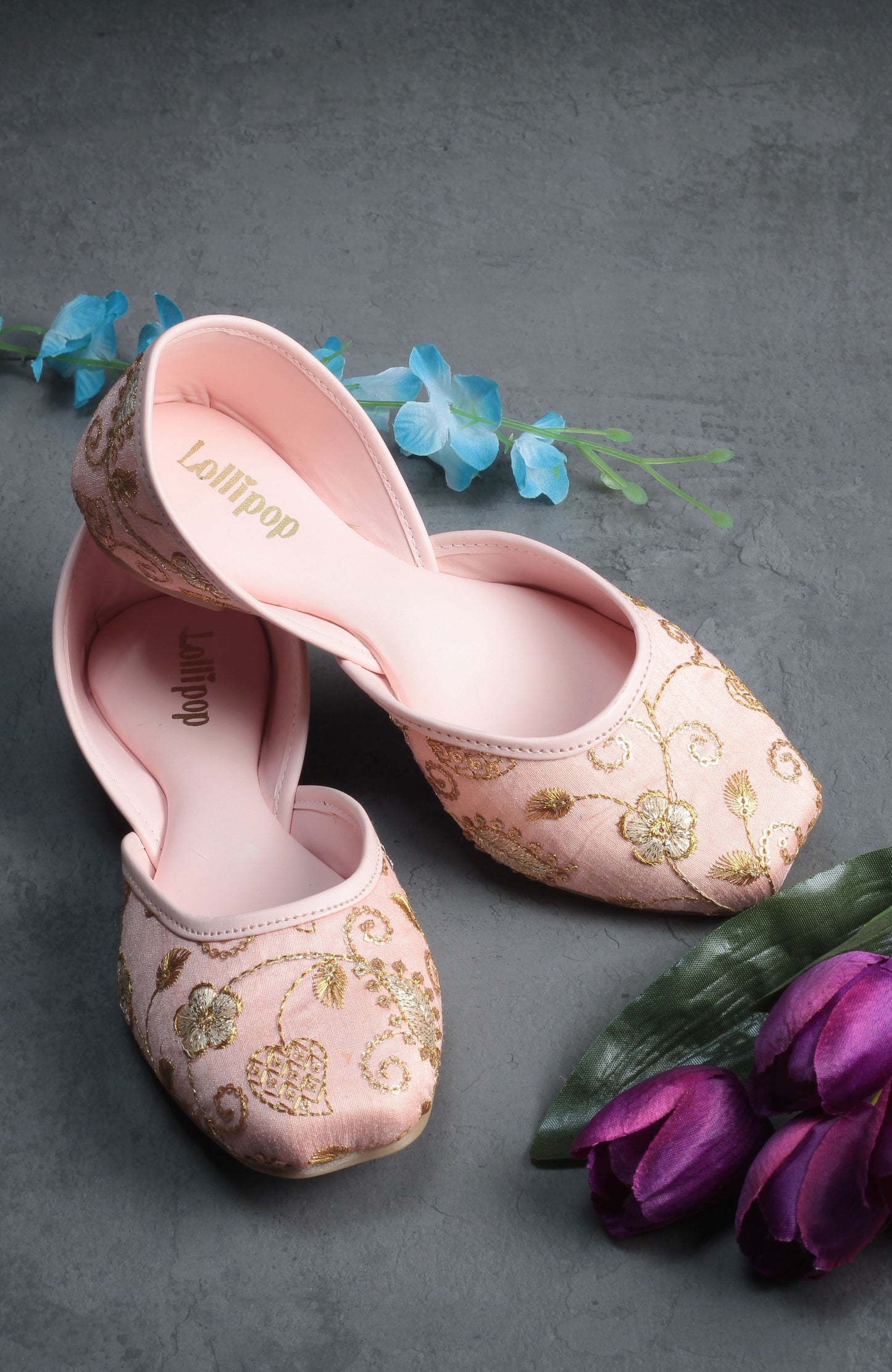 Floral Golden Embroidered Ethnic Wear Juttis - Pink