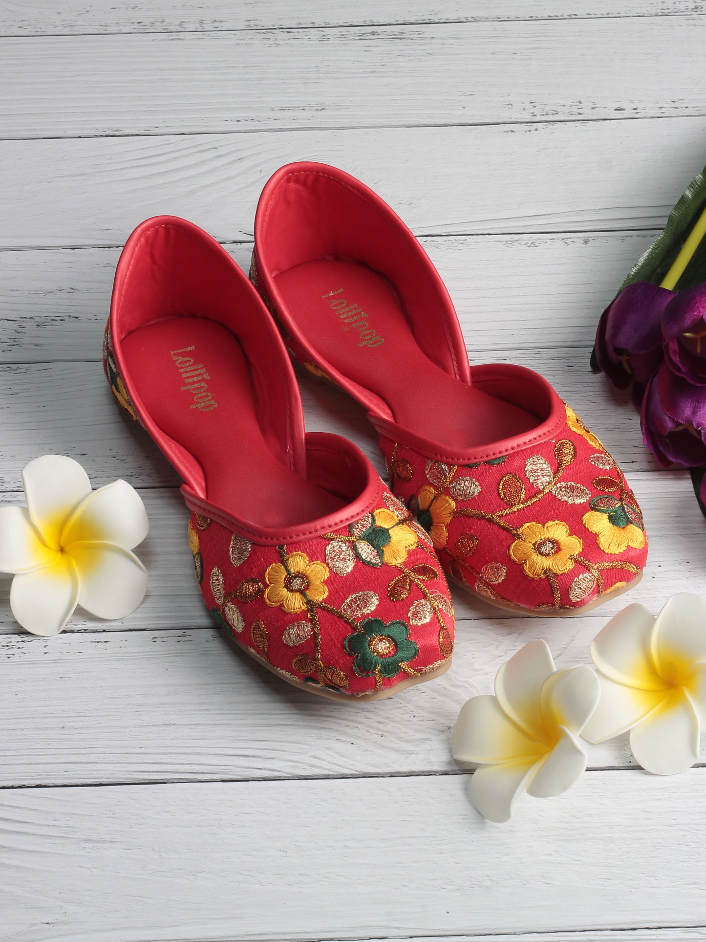 Floral Golden Embroidered Ethnic Wear Juttis - Red