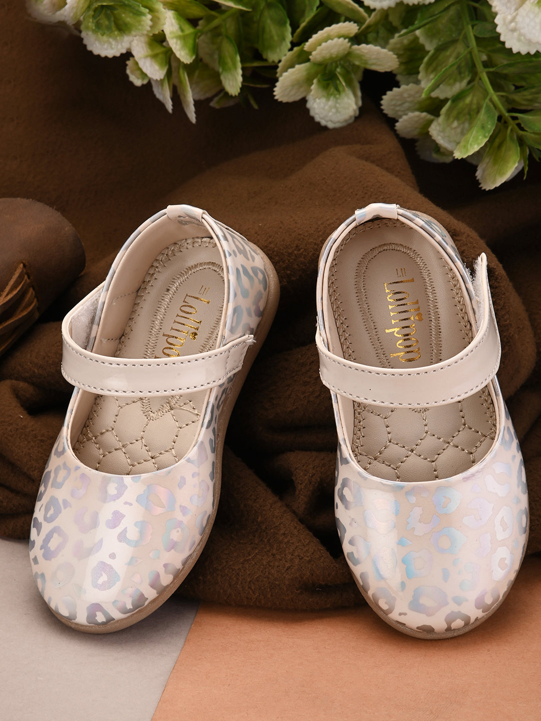 Bellies With Velcro Closure - Cream