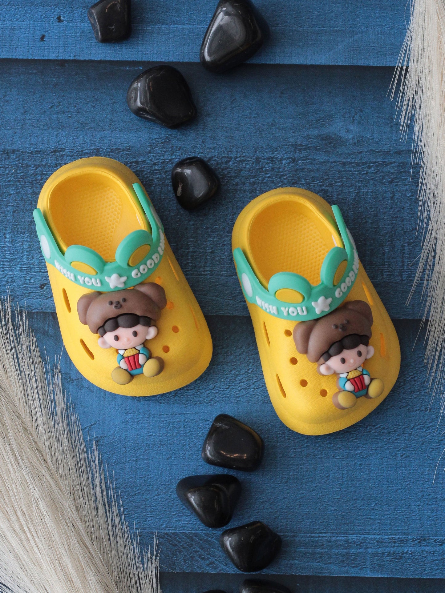 Cartoon Applique Anti-Slip Clogs - Yellow