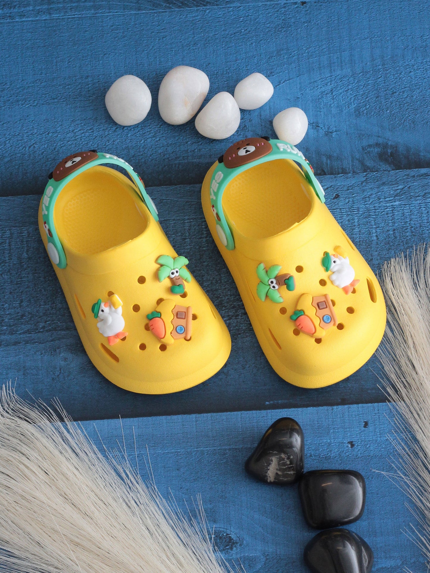 Cartoon Applique Anti-Slip Clogs - Yellow