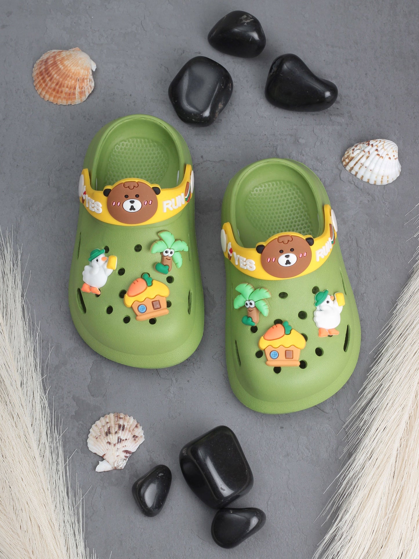 Cartoon Applique Anti-Slip Clogs - Green