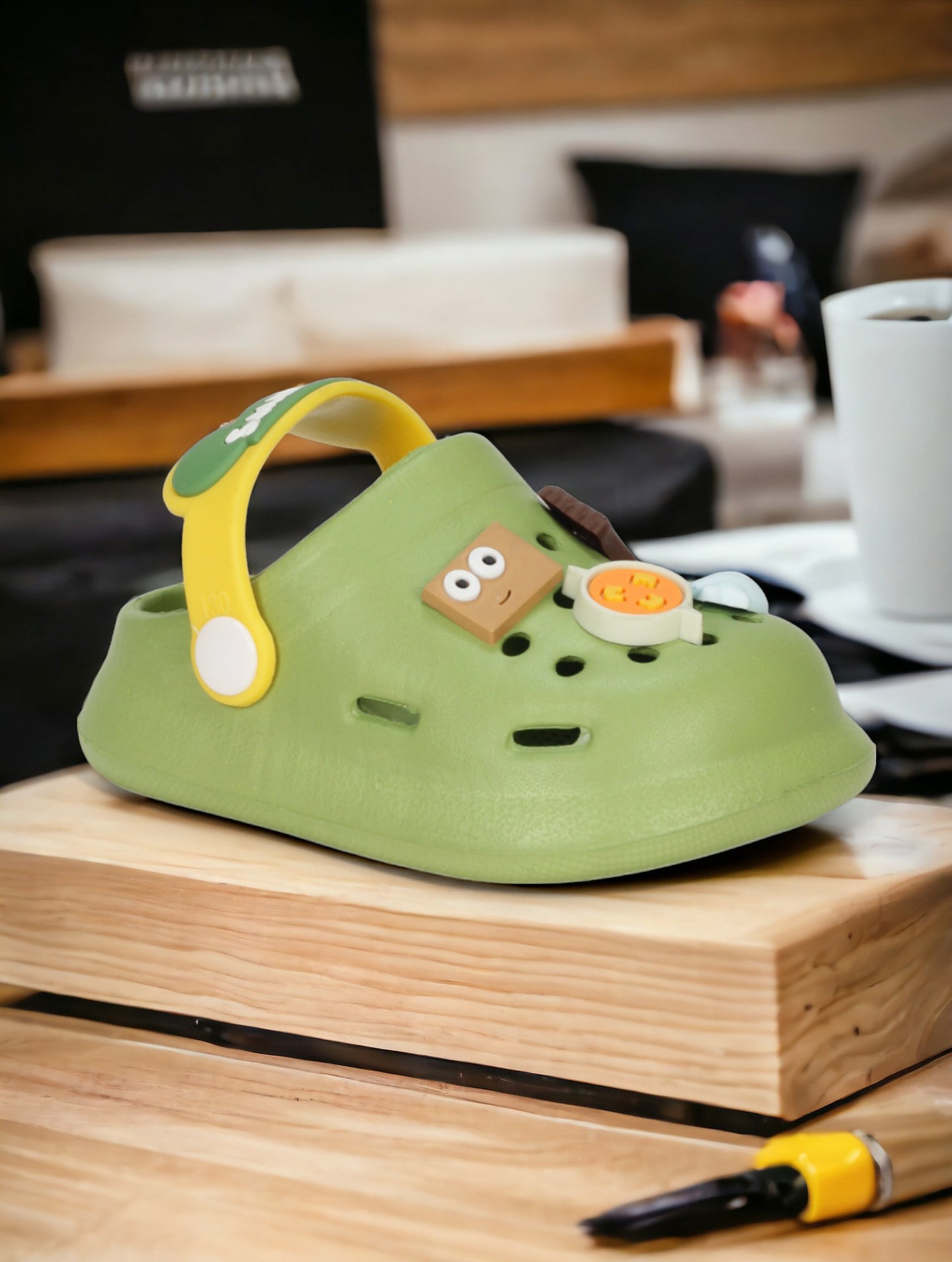 Cartoon Applique Anti-Slip Clogs - Green