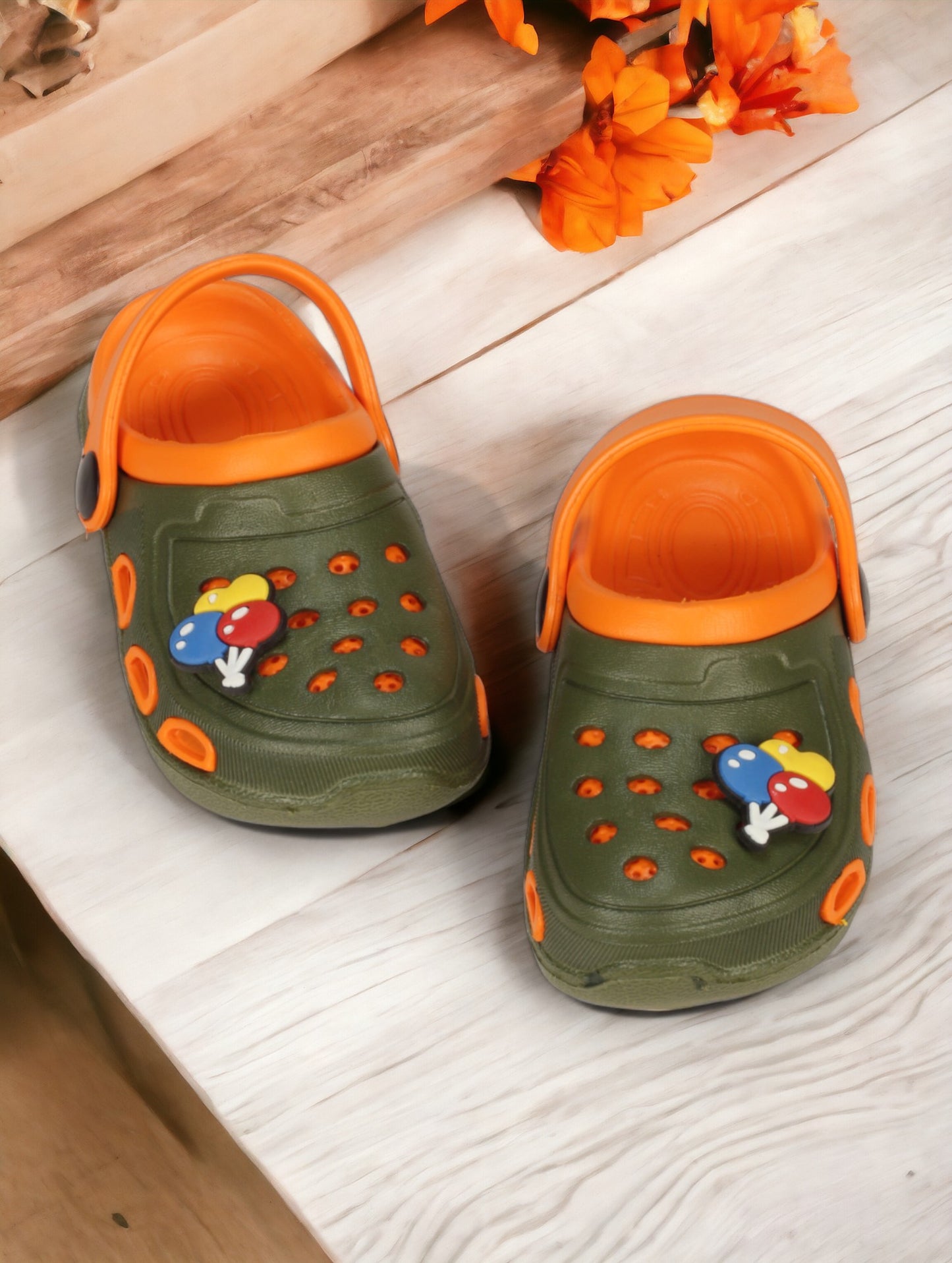 Balloon Applique Anti-Slip Clogs - Green