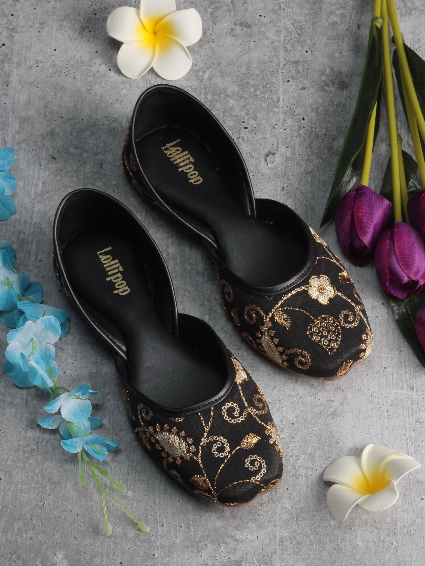 Floral Golden Embroidered Ethnic Wear Juttis - Black