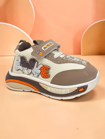 Streetwear Graphic Sneakers With Velcro Closure – Brown